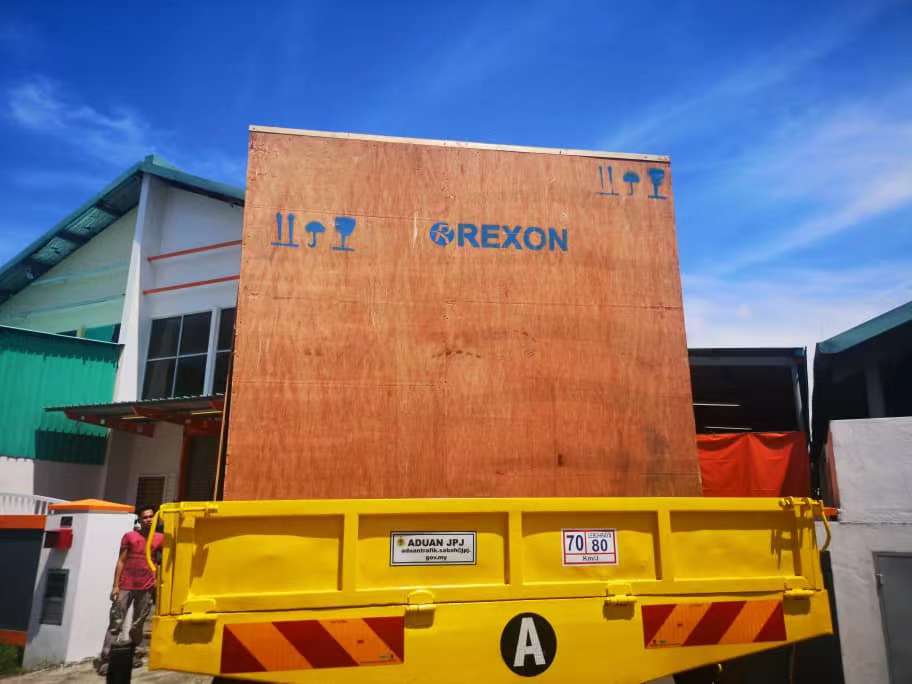 REXON transformer oil purifier arrives at the destination port of foreign customers today